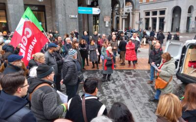 Bandiere di pace, tamburi di guerra. Il presidio di Cgil e altre associazioni